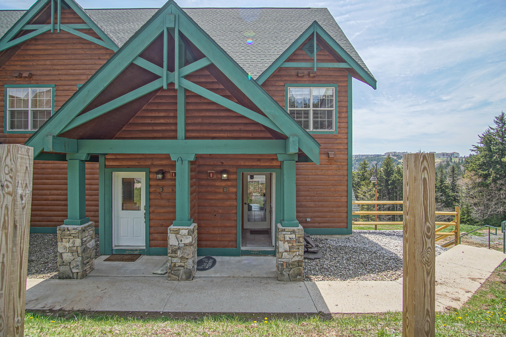 2 Br: Camp 4 #21
