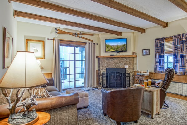 Whistlepunk #31: 2 Bedrooms, 2 Bath: Slope Side, Central Location. Wood Fireplace