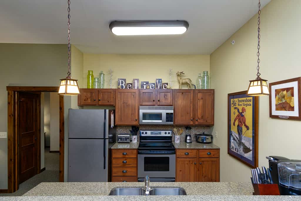 Soaring Eagle #406:  2 Bedrooms, 2 Full Baths:  Slope Side,  Hot Tubs. Underground Parking.