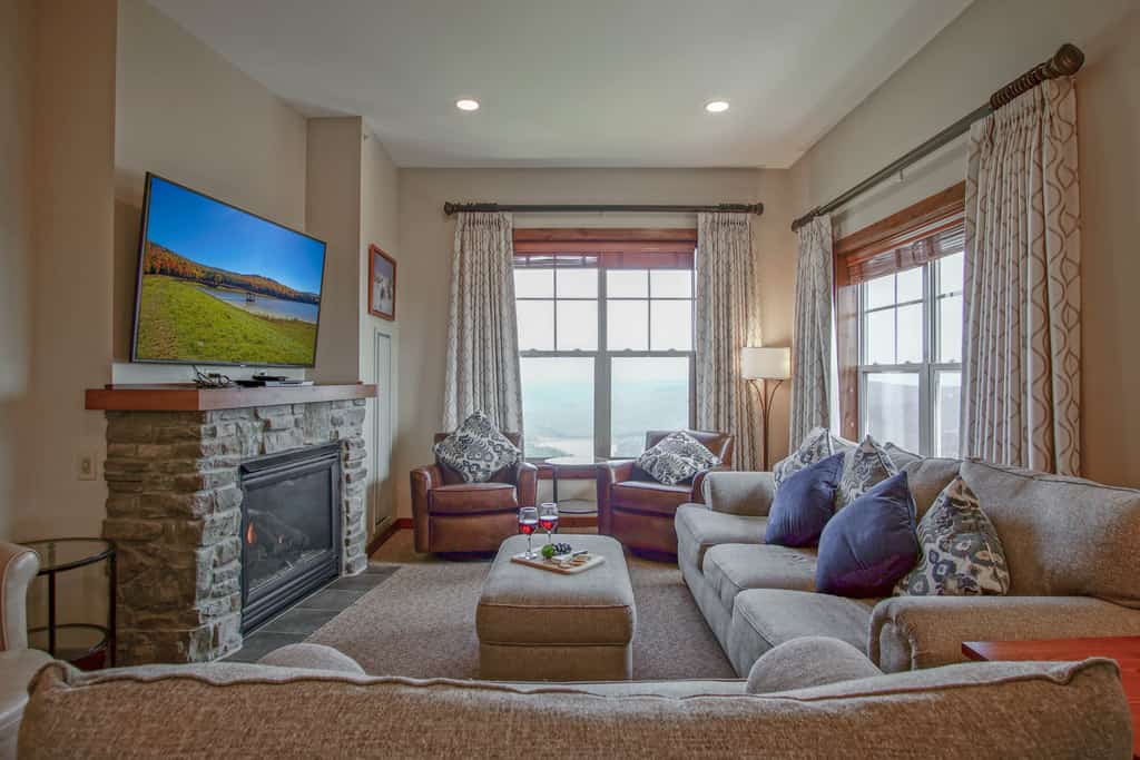 Soaring Eagle #404: 3 bedroom 2 bath Corner Penthouse.