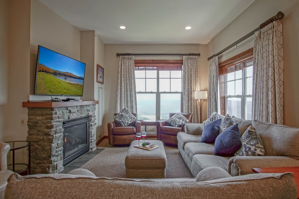 Soaring Eagle #404: 3 bedroom 2 bath Corner Penthouse.