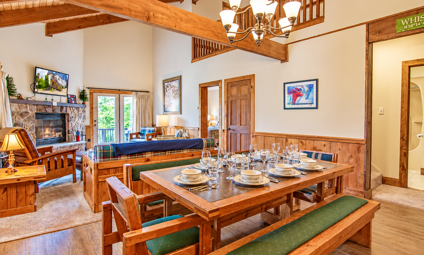 Whistlepunk #12: 4 Bedroom, 3 Bath: Slope Side, Wood Fireplace.