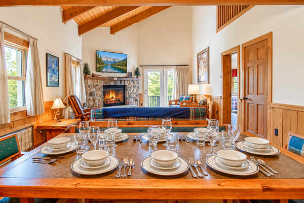 Whistlepunk #12: 4 Bedroom, 3 Bath: Slope Side, Wood Fireplace.
