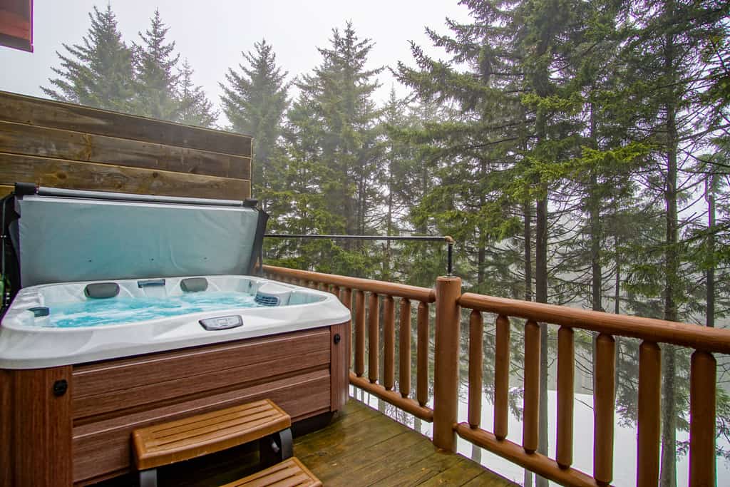 Loggers Run #7: 5 BR, 3.5 BA: Slope Side. Hot Tub, Overlooks Ski Trail!