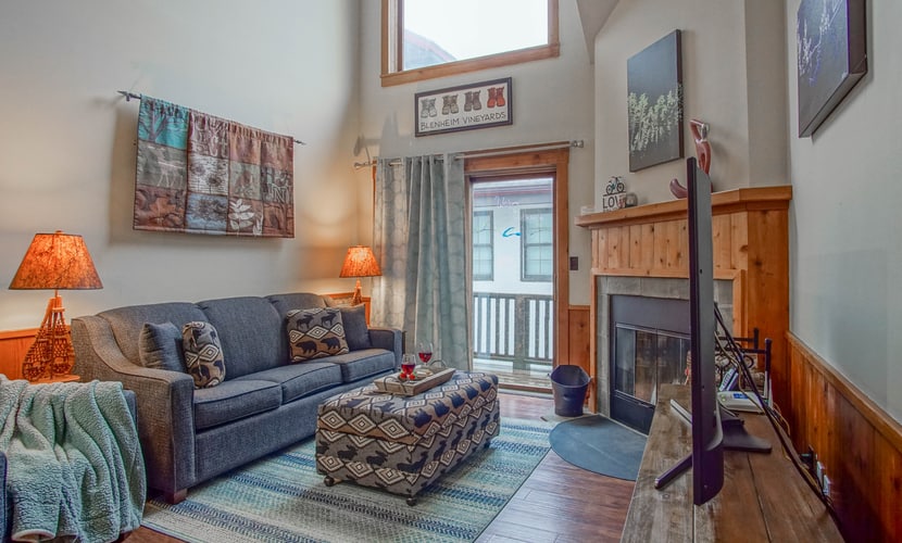 Whistlepunk 36: 1 Br Plus Bonus Sleeping Loft Slope Side