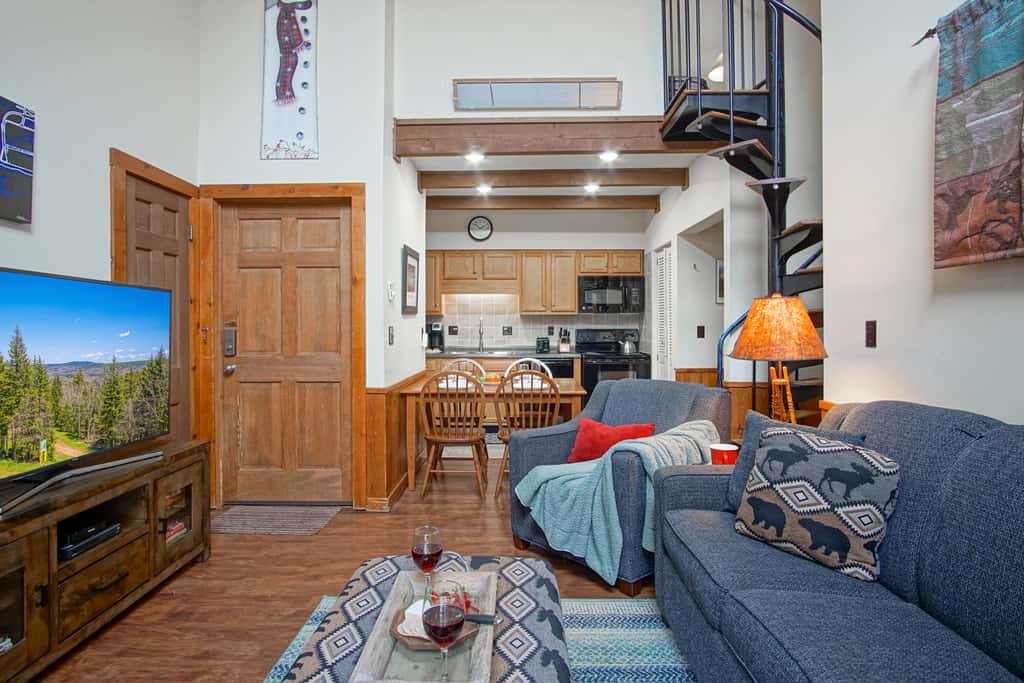 1 Br Plus Loft: Whistlepunk 36