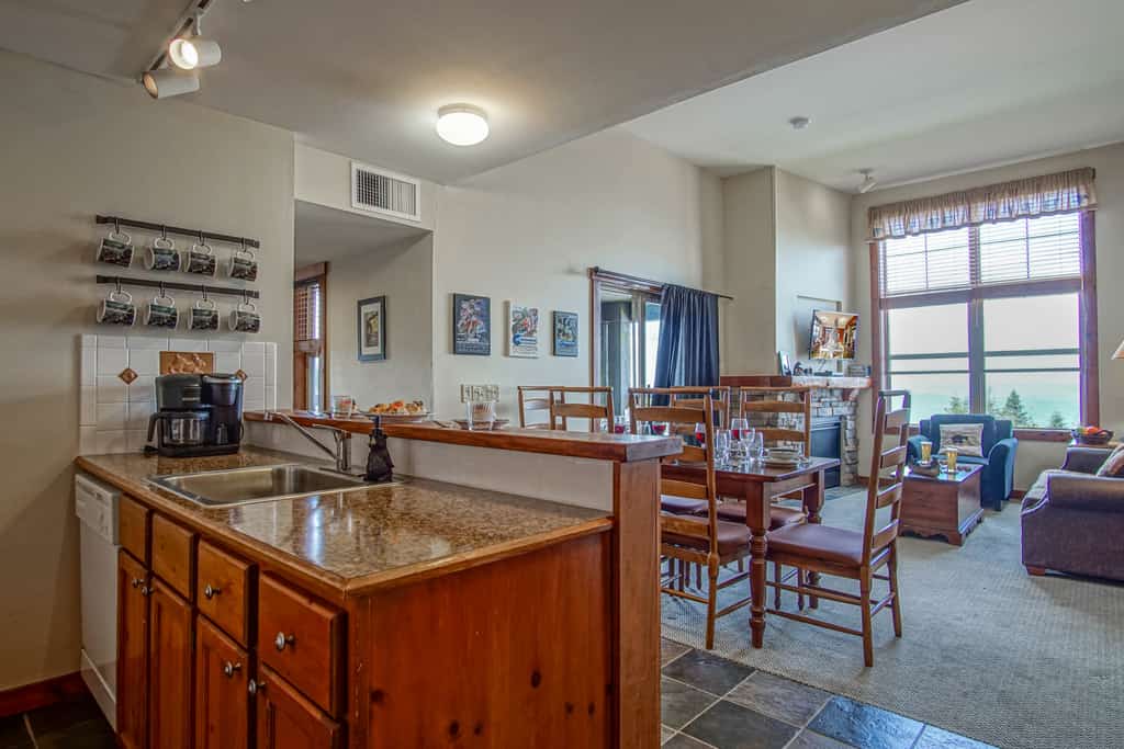 Ski in/ Ski out! Rimfire 351/352 Spacious and Cozy 2