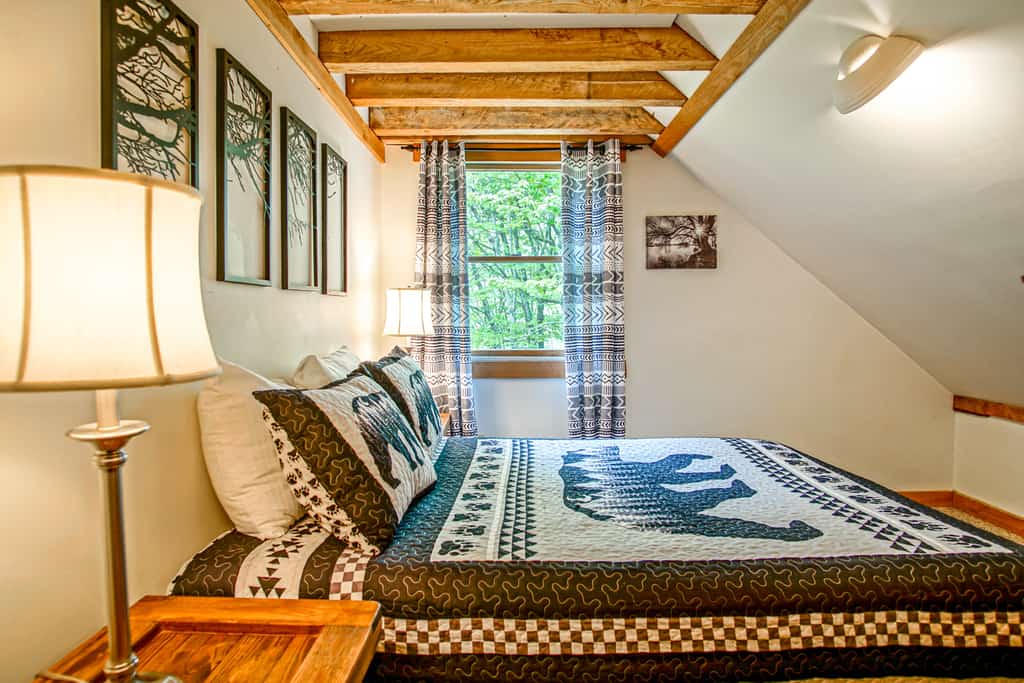 South Westridge 47GH - Snow Flurry Cabin adjacent to The spacious 47 Home