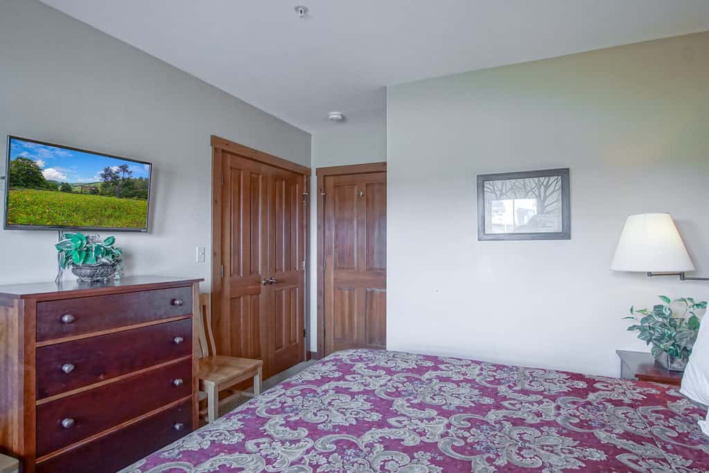 2 Br Plus Den: Allegheny Springs 140