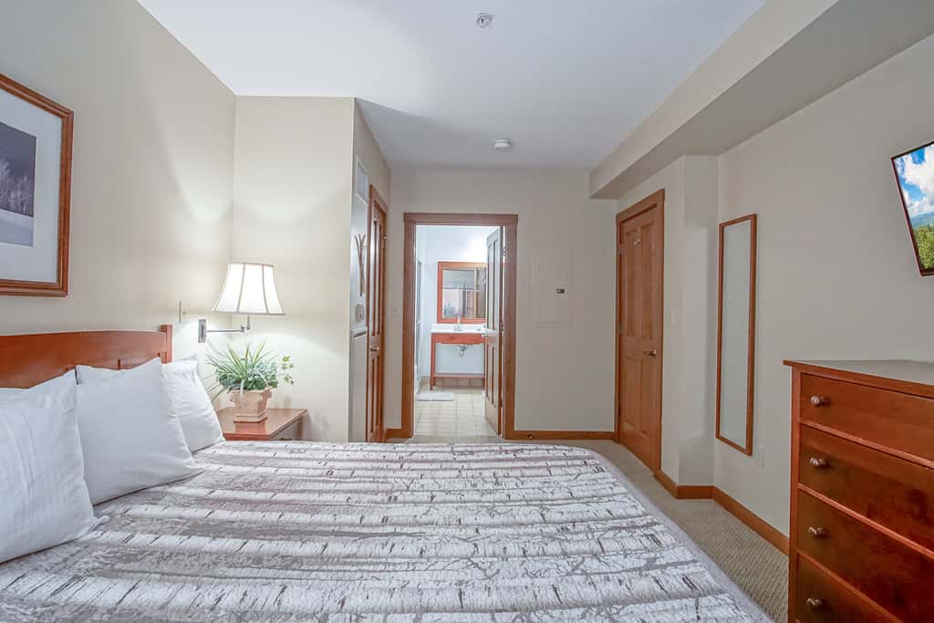 2 Br Plus Den: Allegheny Springs 140