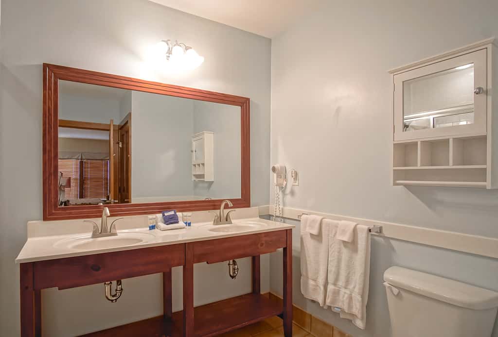 2 Br Plus Den: Allegheny Springs 140