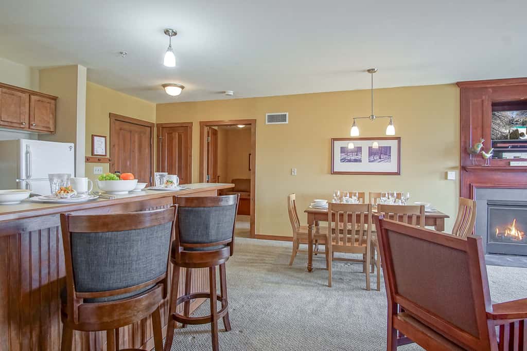 2 Br Plus Den: Allegheny Springs 140