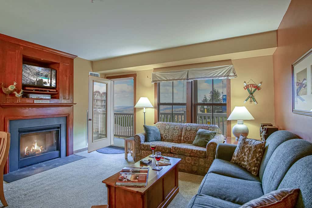 2 Br Plus Den: Allegheny Springs 140