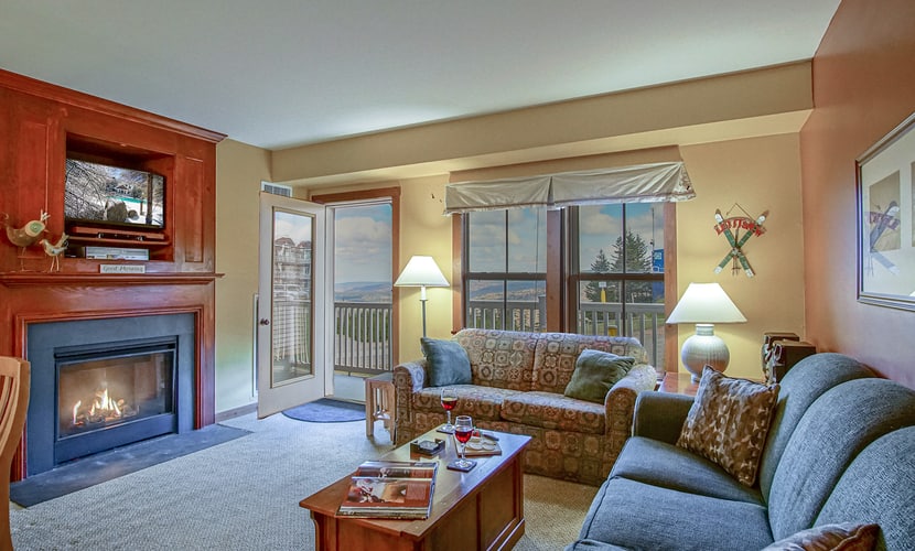 Allegheny Springs 140 Ground Level, slope side, Snowshoe Resort Village Center 2 Bedroom Plus Den