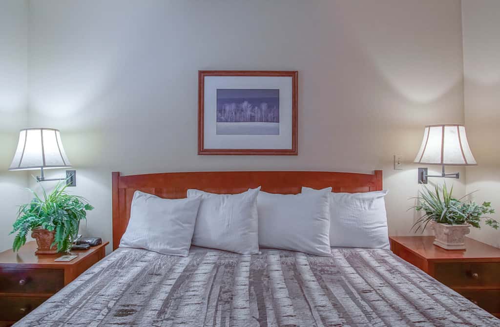 2 Br Plus Den: Allegheny Springs 140