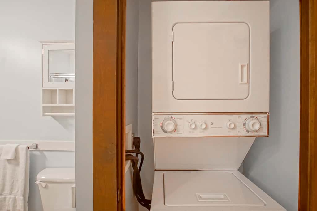 2 Br Plus Den: Allegheny Springs 140