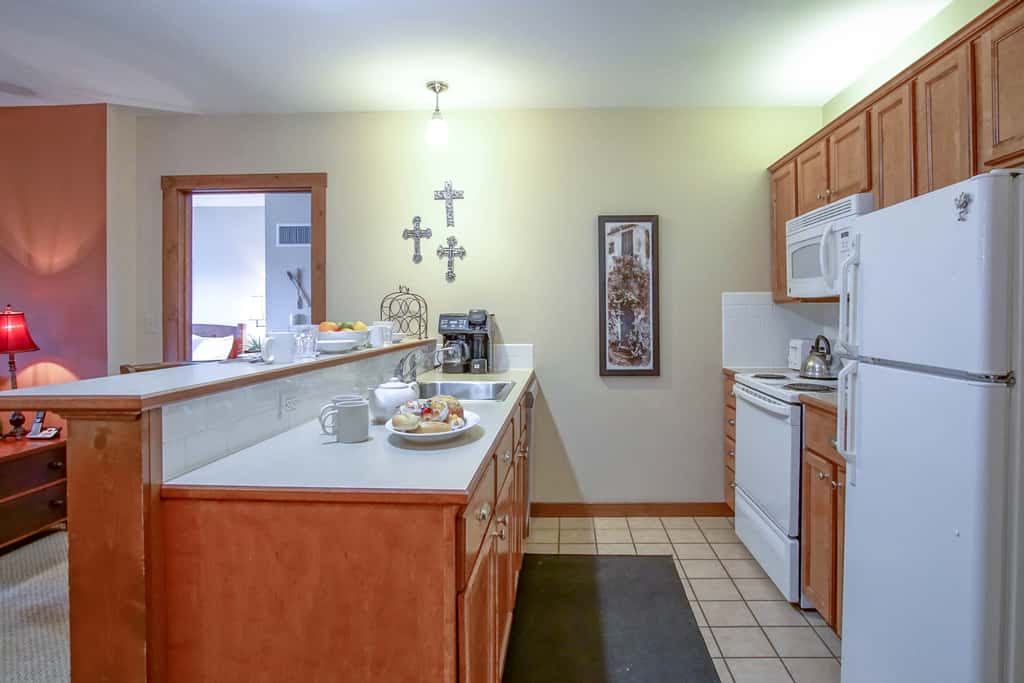 2 Br Plus Den: Allegheny Springs 140