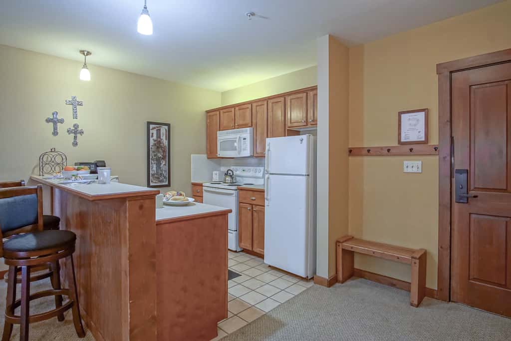 2 Br Plus Den: Allegheny Springs 140