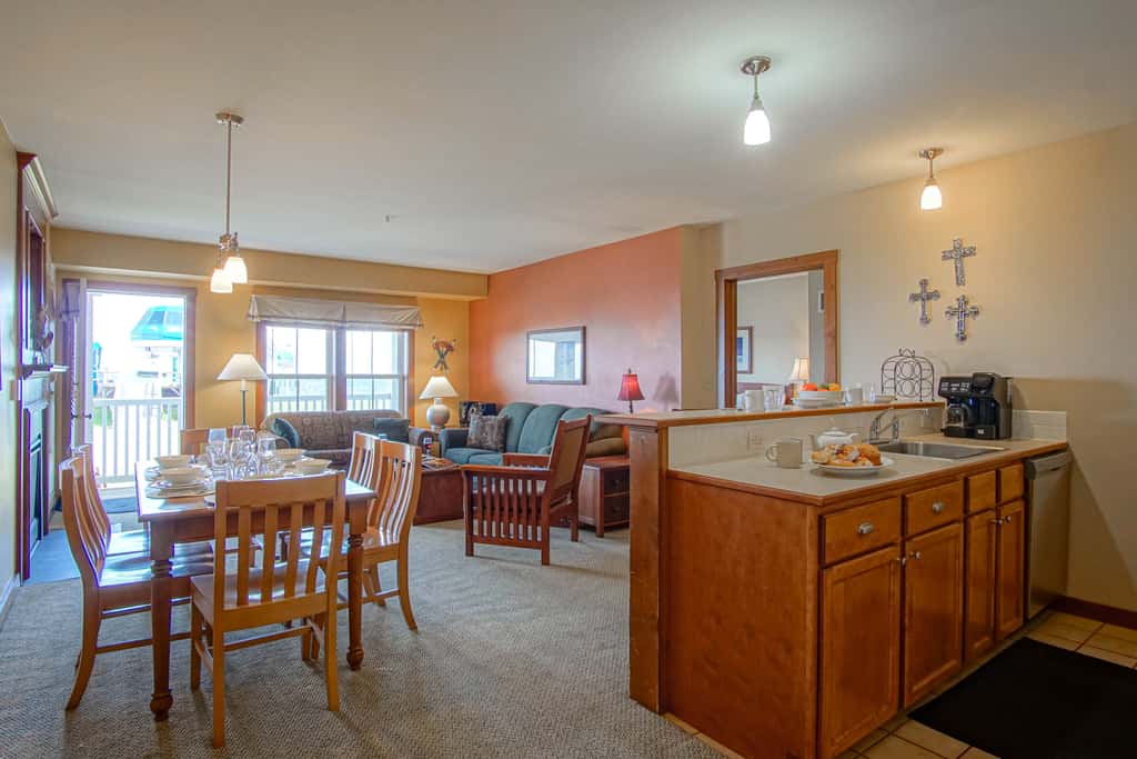 2 Br Plus Den: Allegheny Springs 140