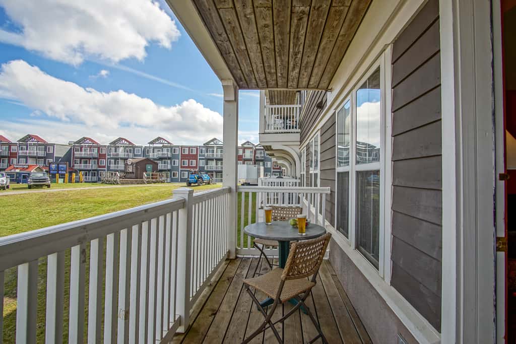 2 Br Plus Den: Allegheny Springs 140