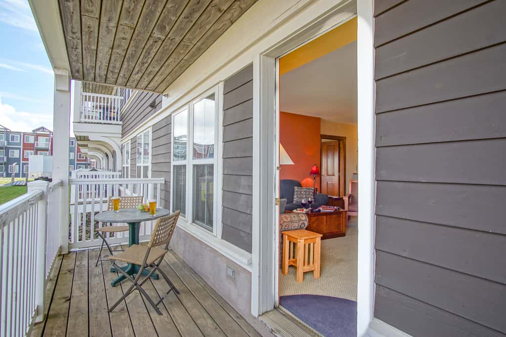 2 Br Plus Den: Allegheny Springs 140