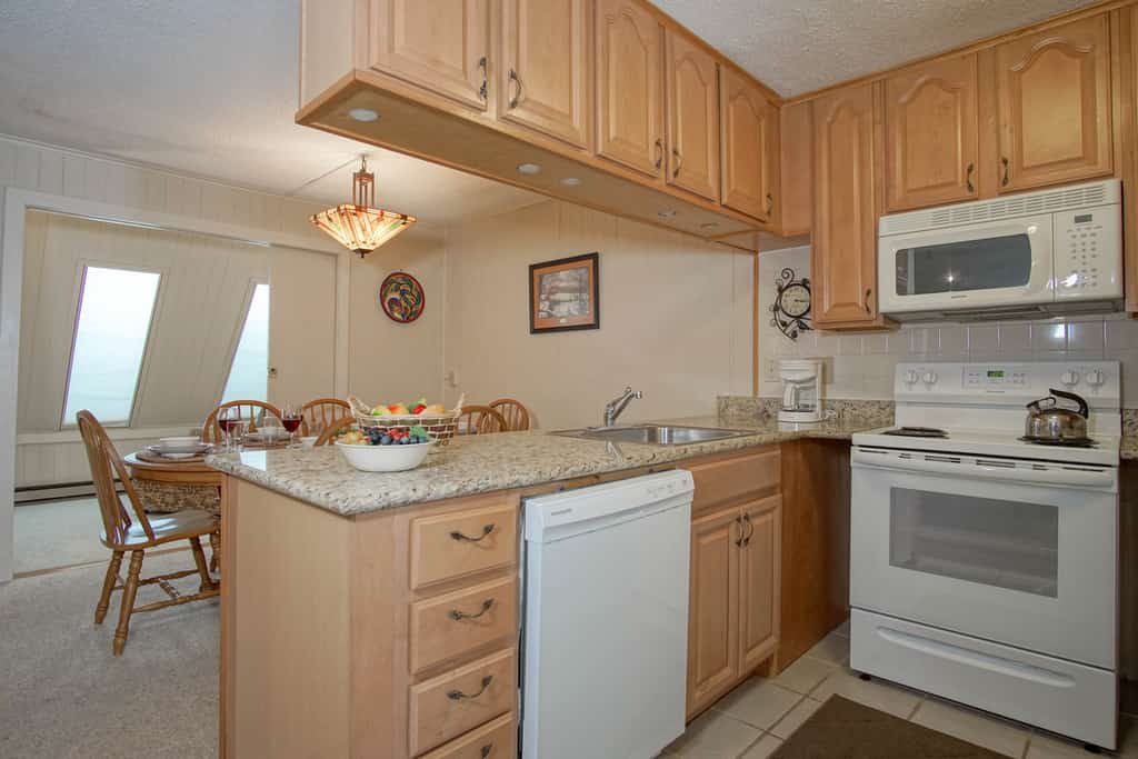 Leatherbark - 202A 2 BR Condo Spacious Living Room