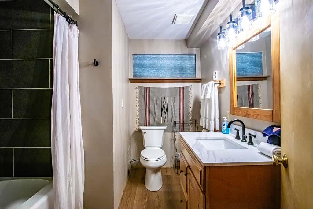 6 Br: North Westridge Rd. 111