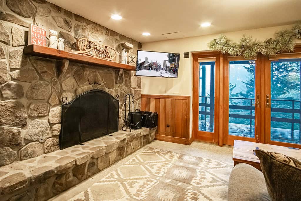 6 Br: North Westridge Rd. 111