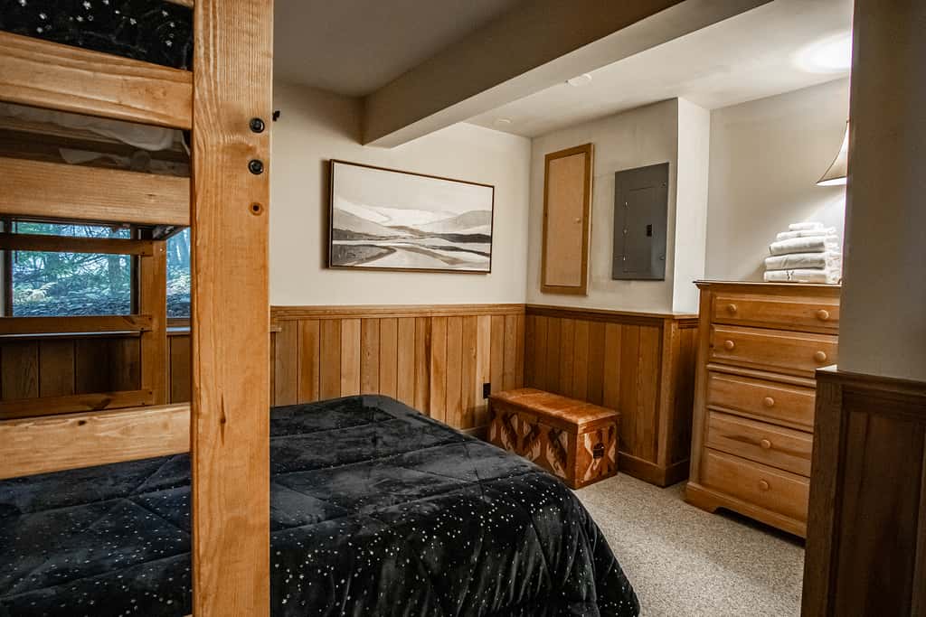6 Br: North Westridge Rd. 111