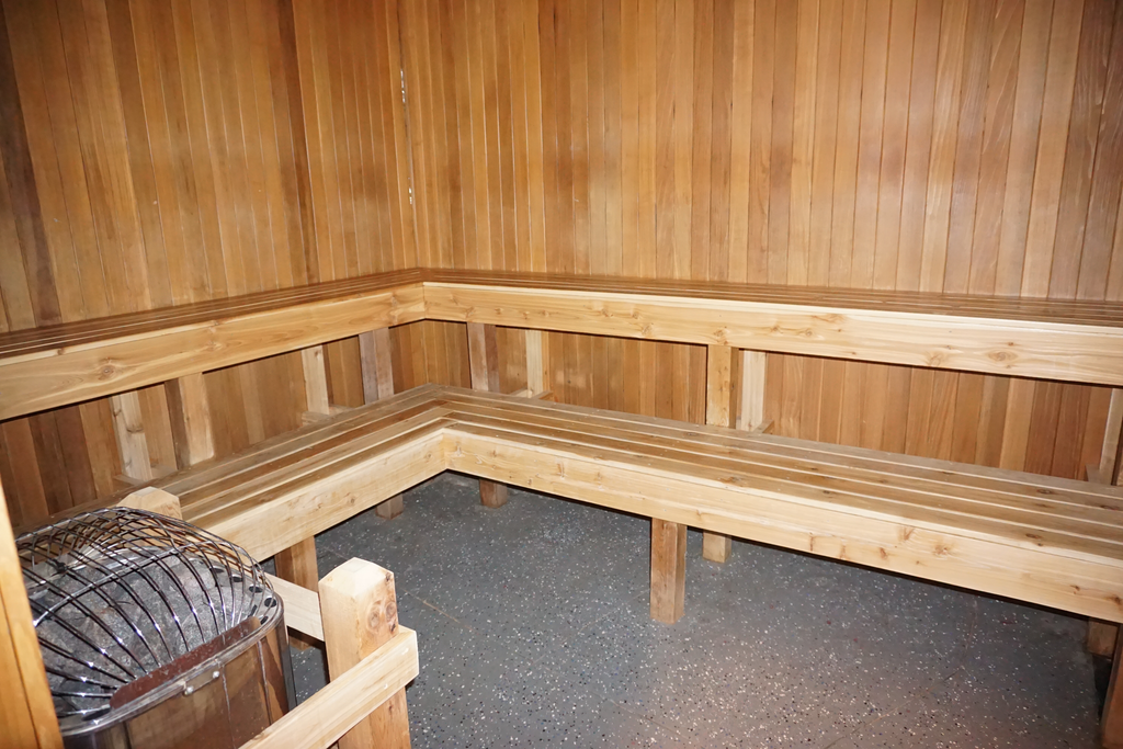 1 Br Studio: Rimfire 162