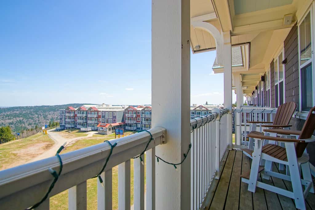 2 Br Plus Den: Allegheny Springs 440