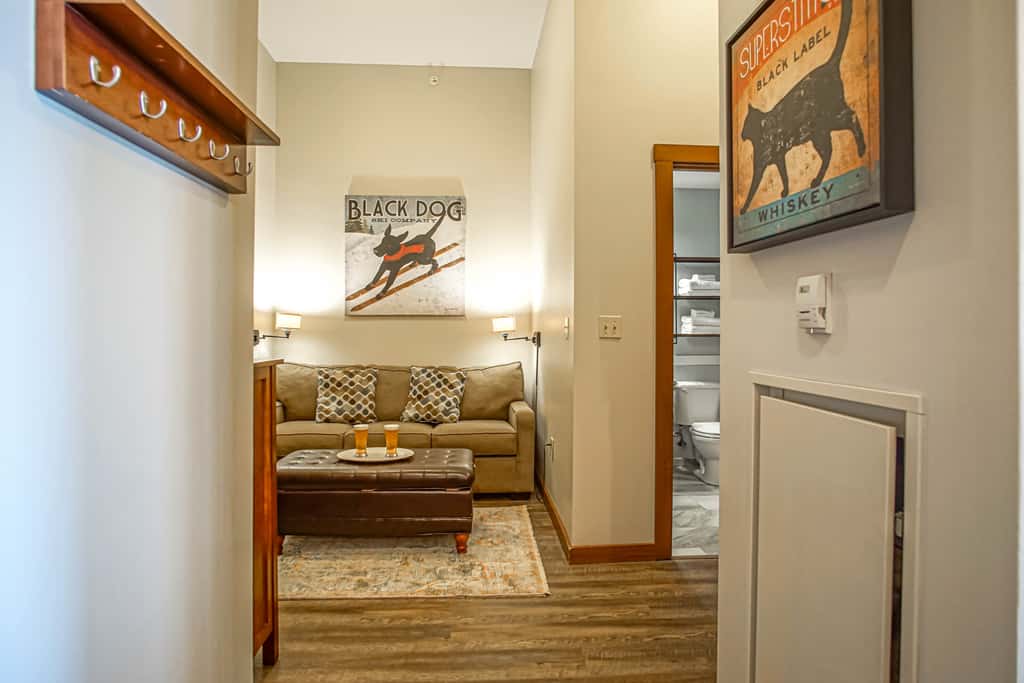 2 Br Plus Den: Allegheny Springs 440