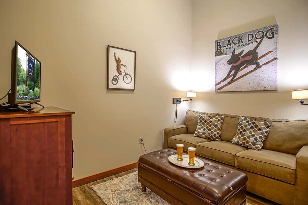 2 Br Plus Den: Allegheny Springs 440