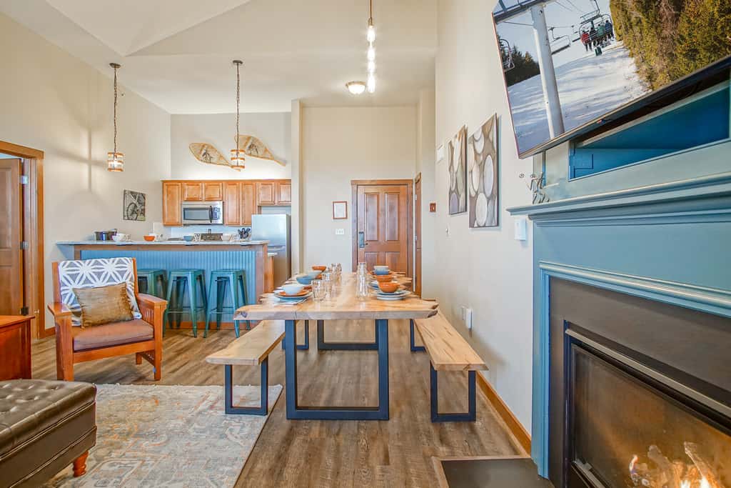2 Br Plus Den: Allegheny Springs 440