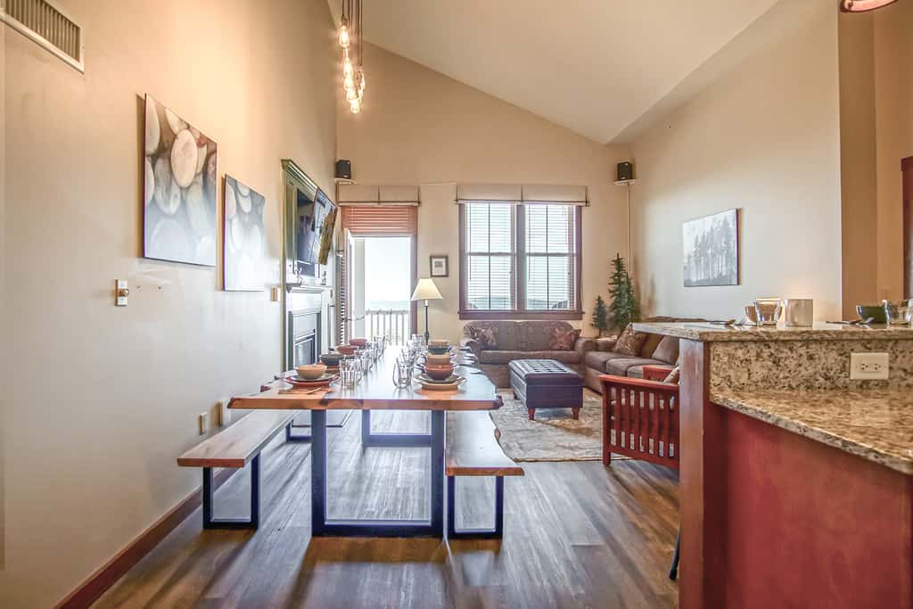2 Br Plus Den: Allegheny Springs 440