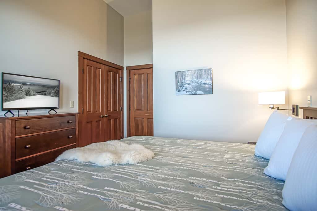 2 Br Plus Den: Allegheny Springs 440