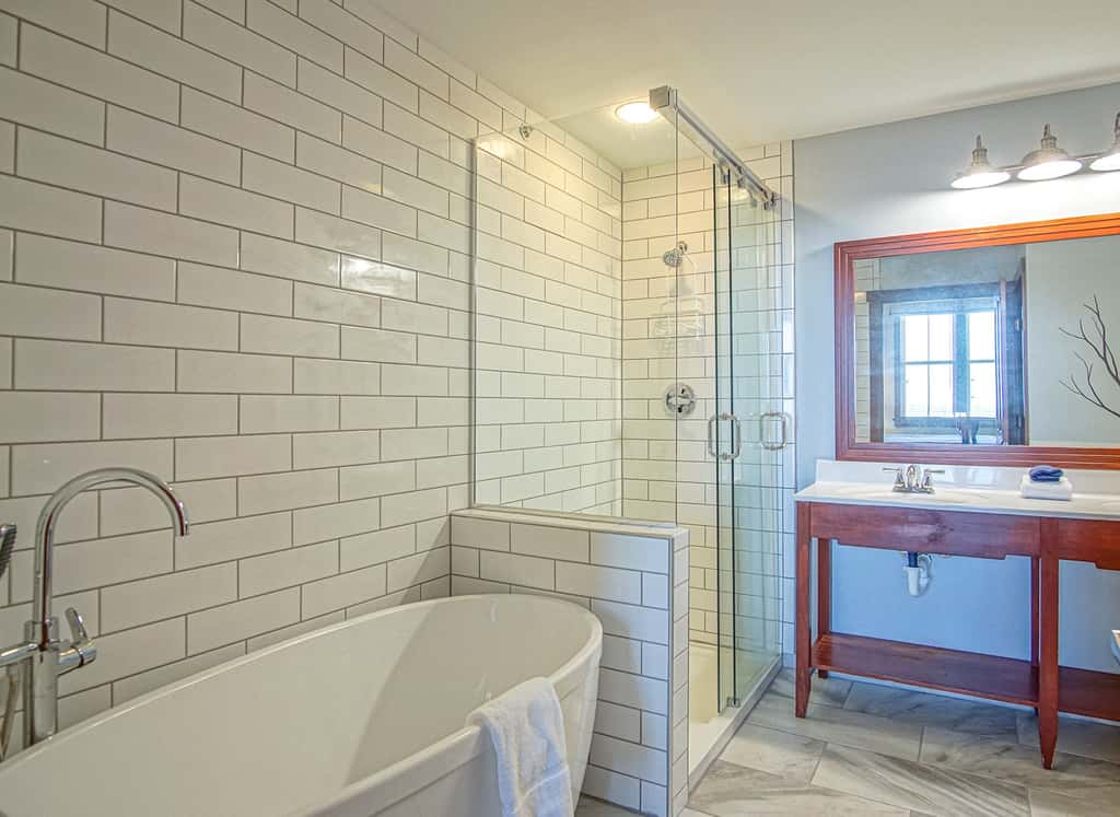 2 Br Plus Den: Allegheny Springs 440