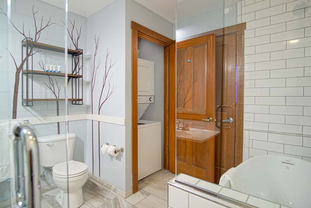 2 Br Plus Den: Allegheny Springs 440