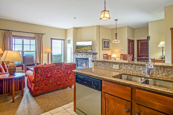 2 Br: Soaring Eagle #411: Luxury Lodging. Great Amenities Slope Side!
