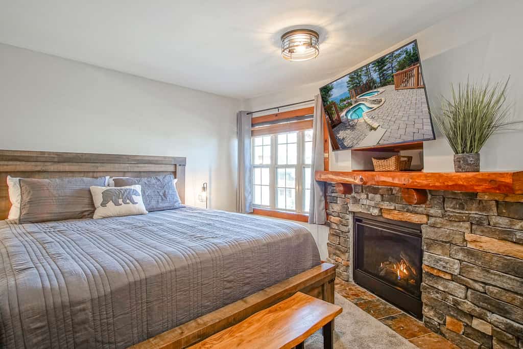 Rimfire 421 Cozy Studio just steps from the village Slope Side