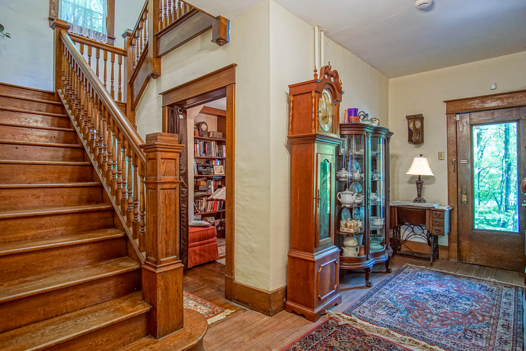 5 Br: Glaab House