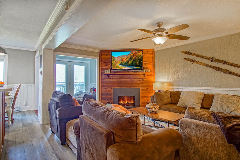 3 Br: Summit 107 B