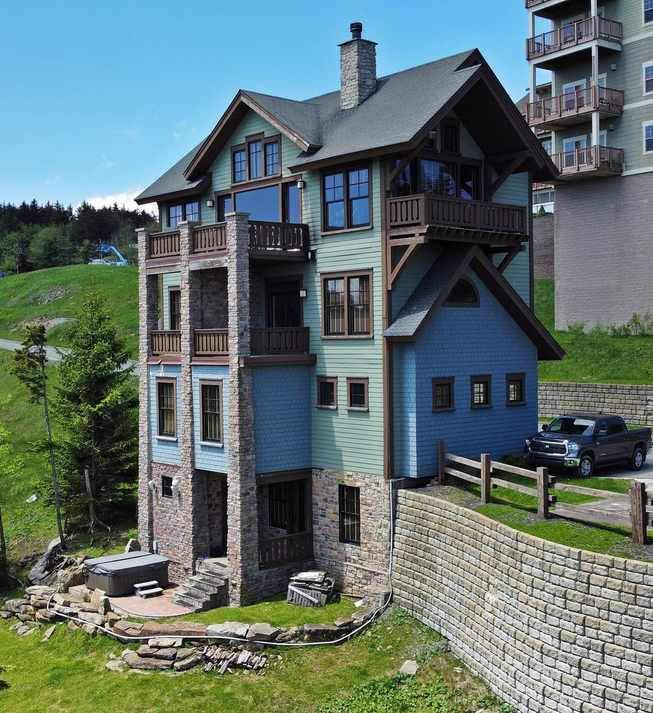 8 Br: Sanctuary Slopeside 1
