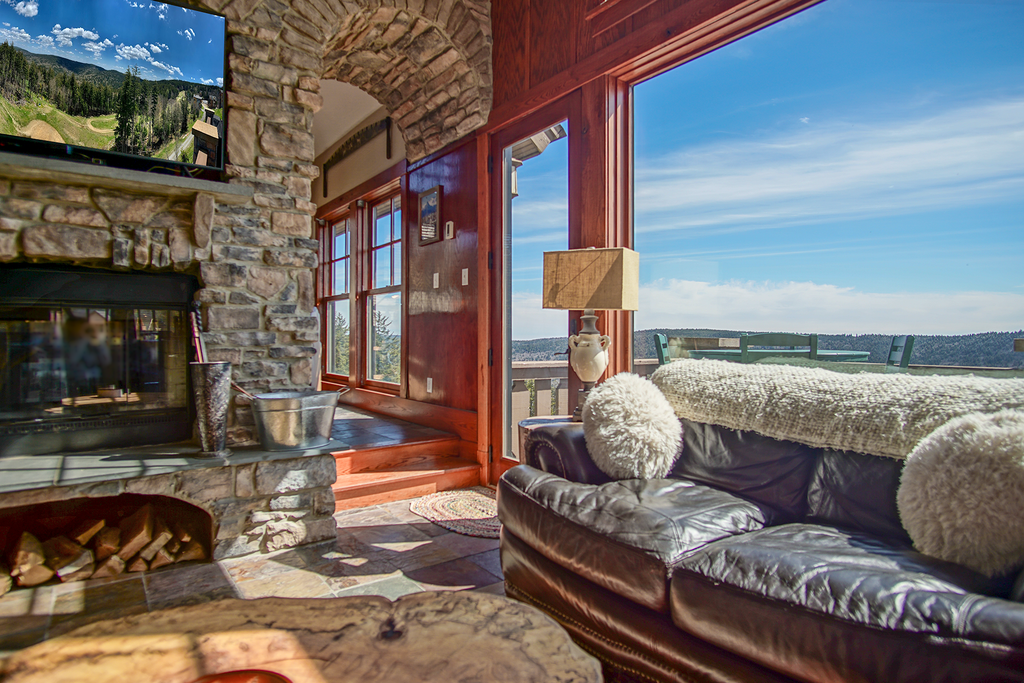 Slope side 8 BR at Sanctuary Majestic Mountain Top Estate, Hot Tub, Sauna, sleeps 16