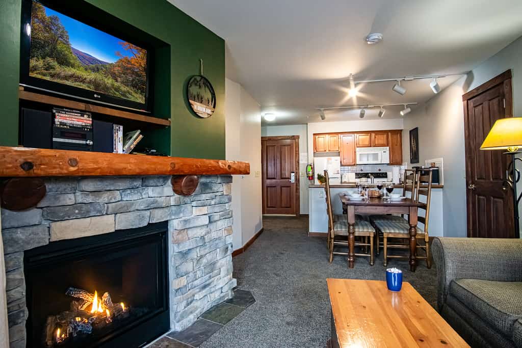 Rimfire 322-323: Combined 2 one bedroom units, Slopeside