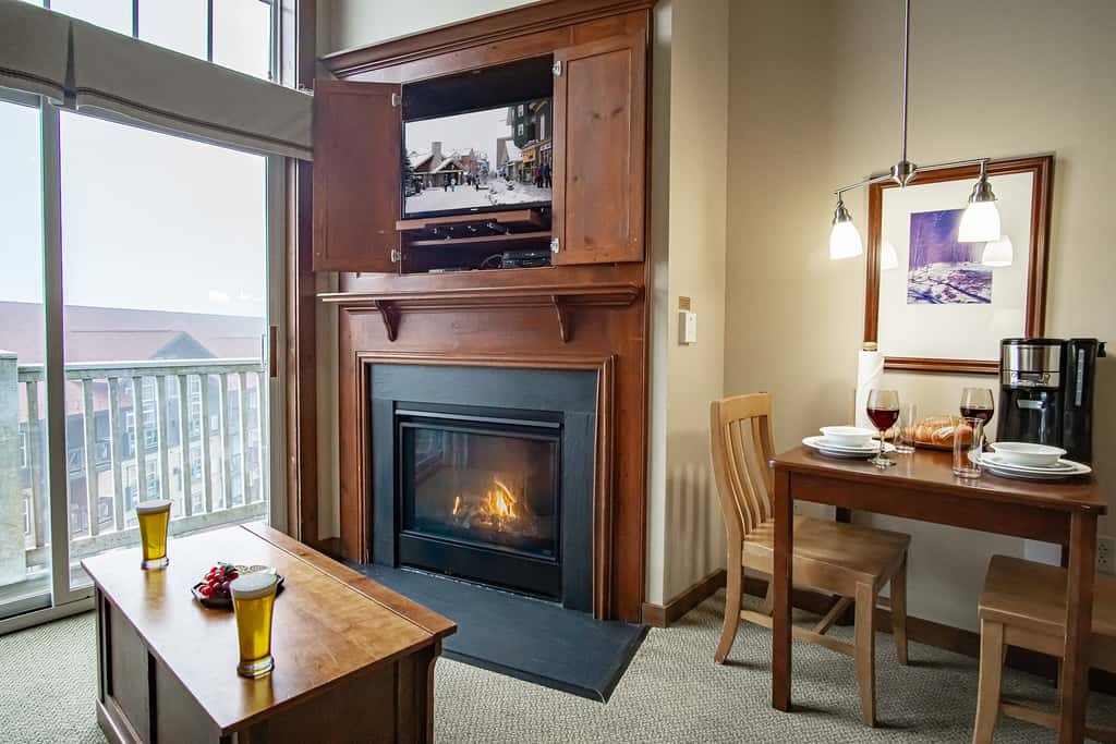 1 Br Jr Studio: Allegheny Springs 414
