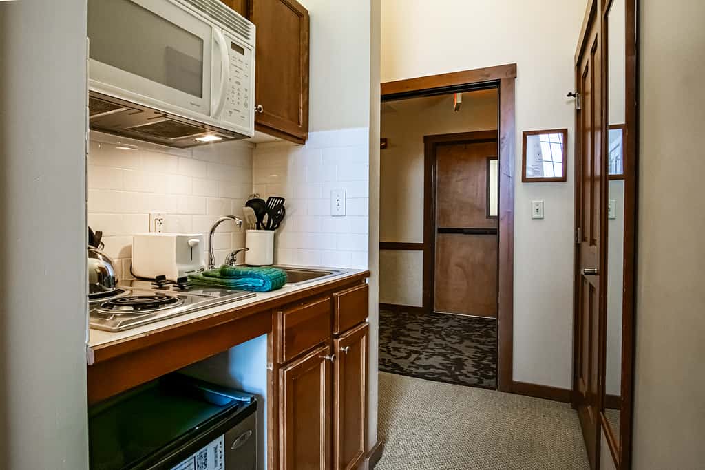 1 Br Jr Studio: Allegheny Springs 414