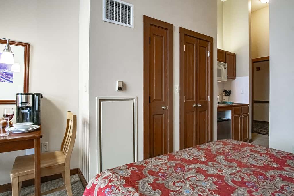 1 Br Jr Studio: Allegheny Springs 414