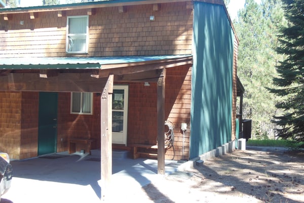 Enjoy Privacy in the Pines, Close to Golf Course