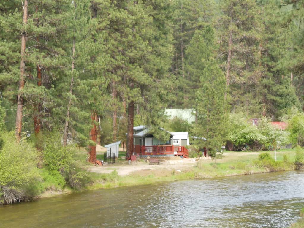 Lone Pine Place